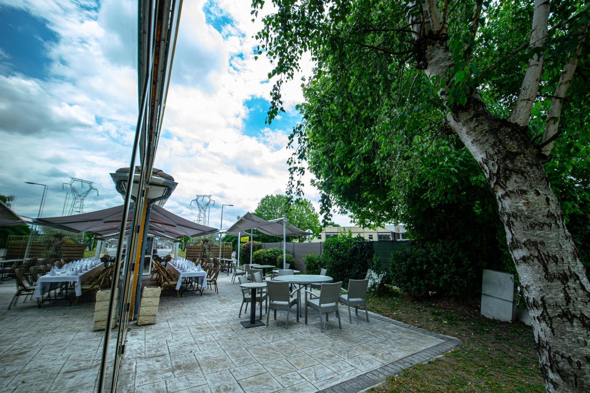 Logis Hotel - Le Relais Du Parisis Villeparisis Exteriör bild