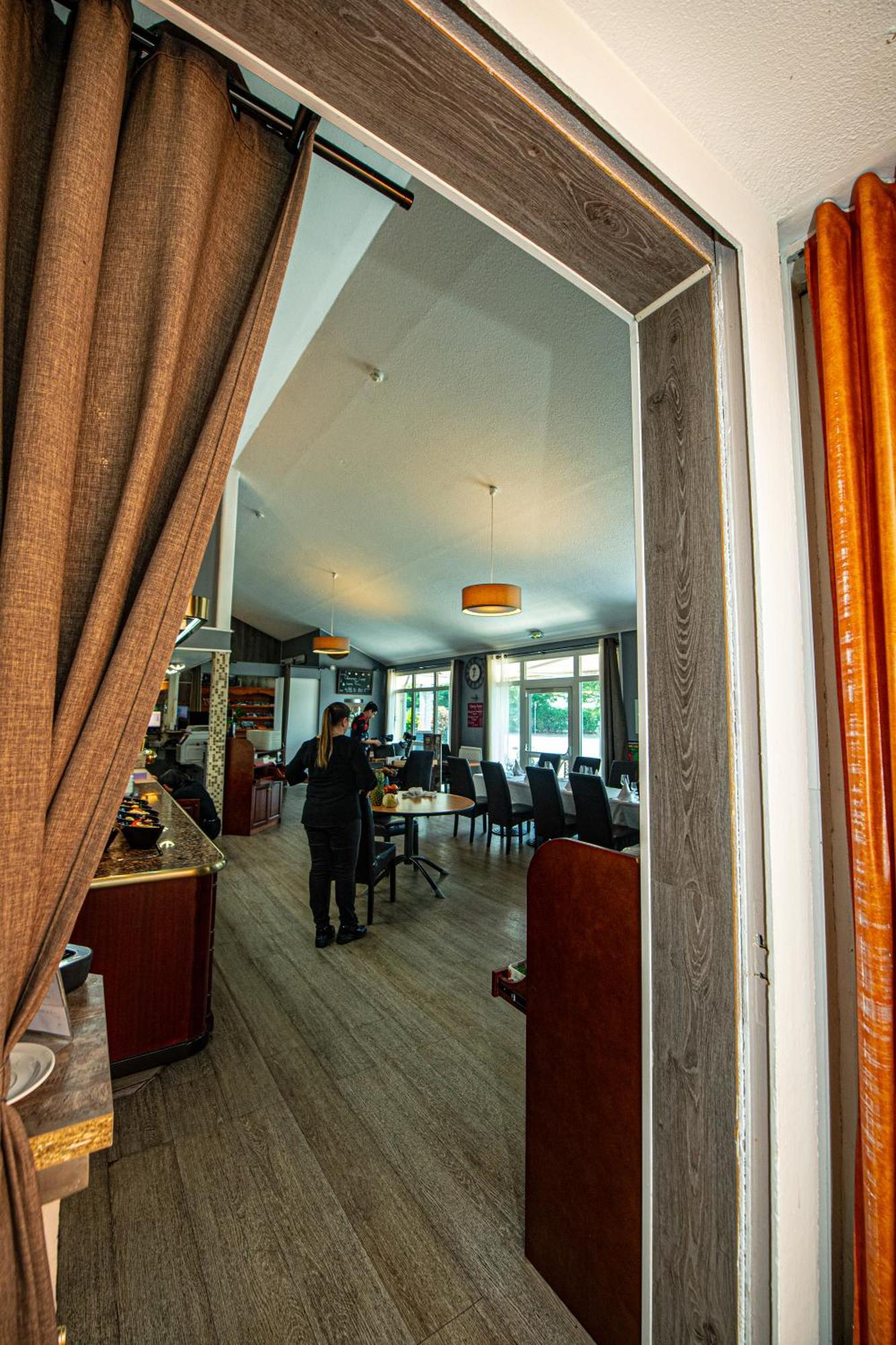 Logis Hotel - Le Relais Du Parisis Villeparisis Exteriör bild