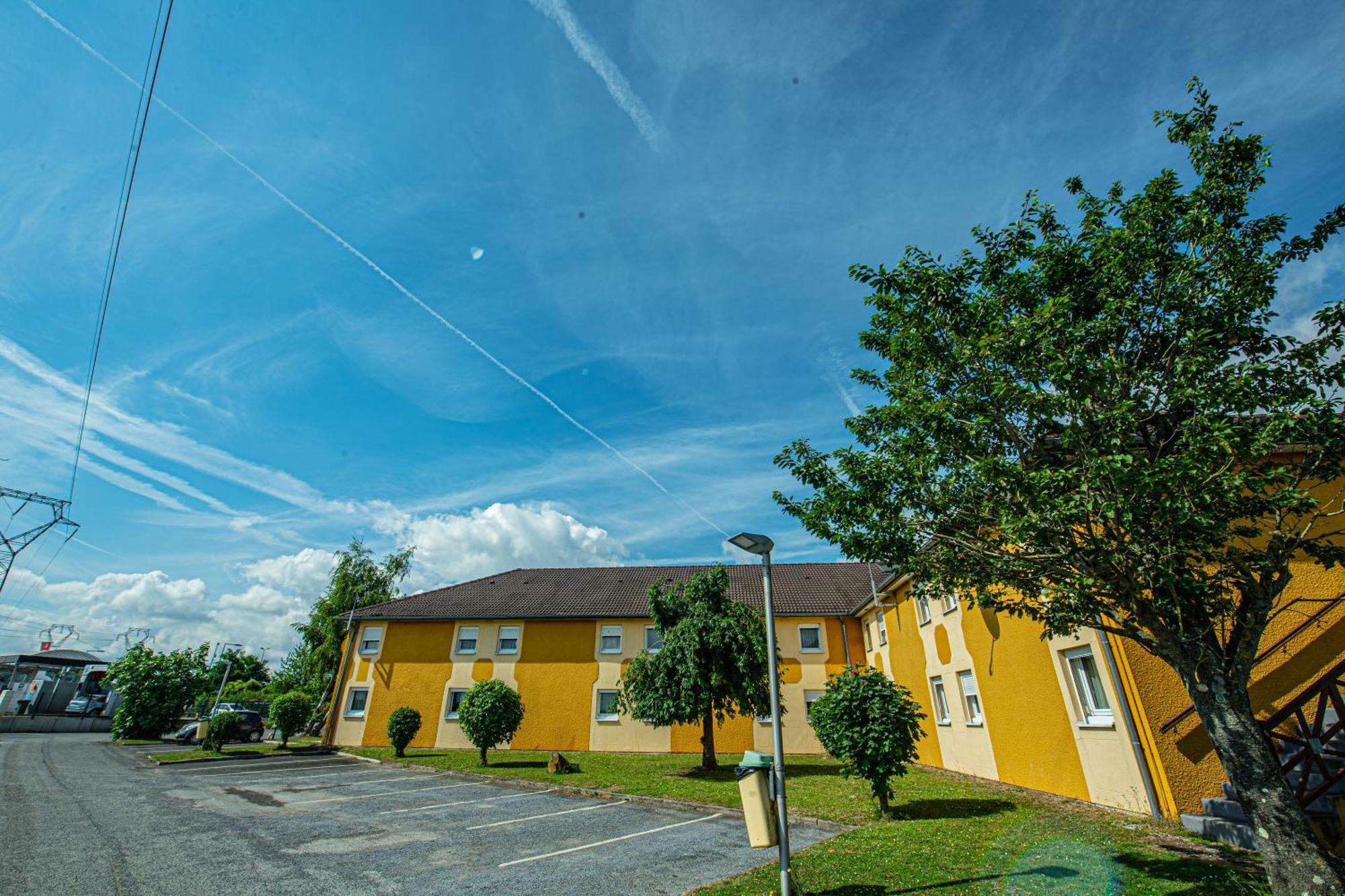 Logis Hotel - Le Relais Du Parisis Villeparisis Exteriör bild