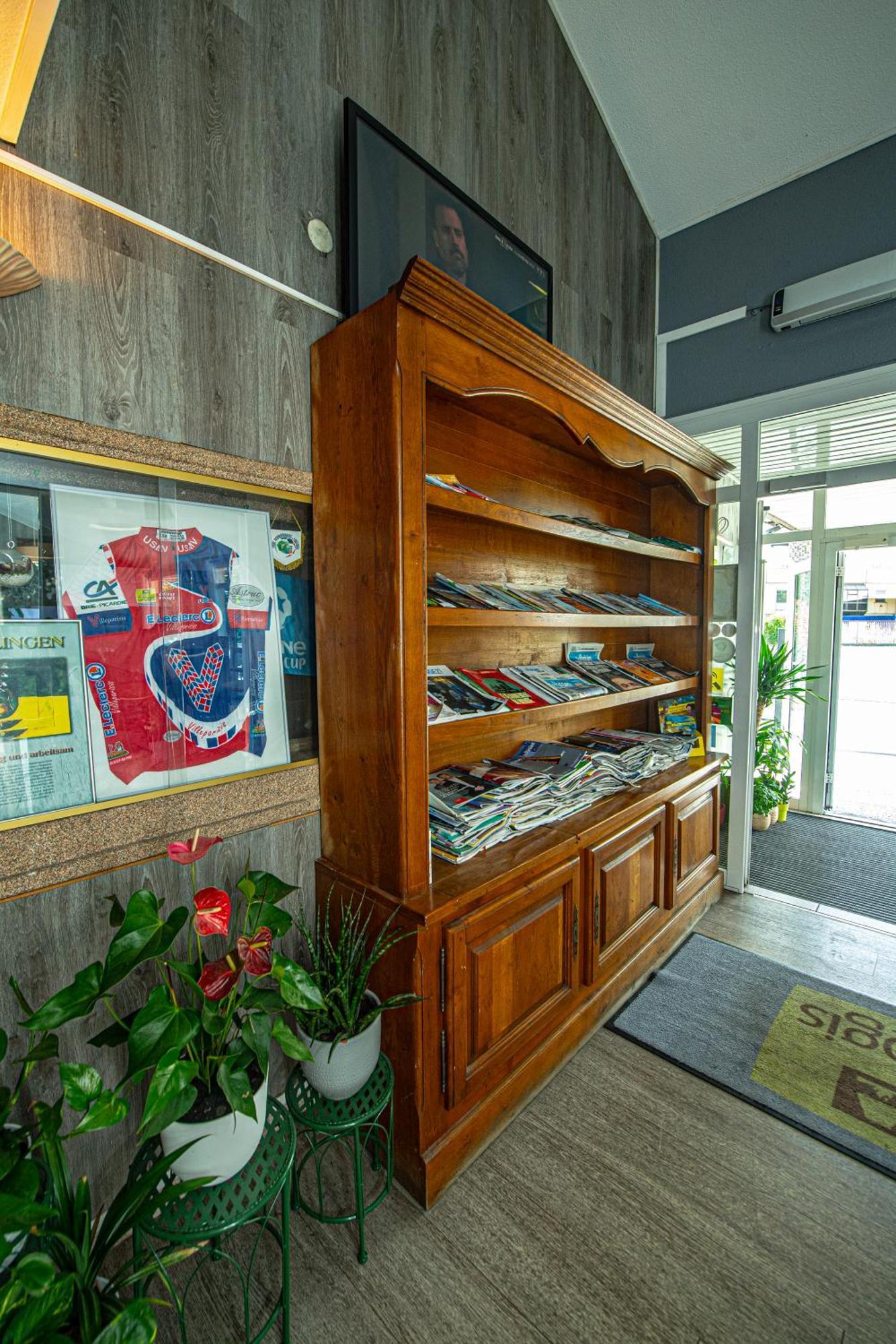 Logis Hotel - Le Relais Du Parisis Villeparisis Exteriör bild