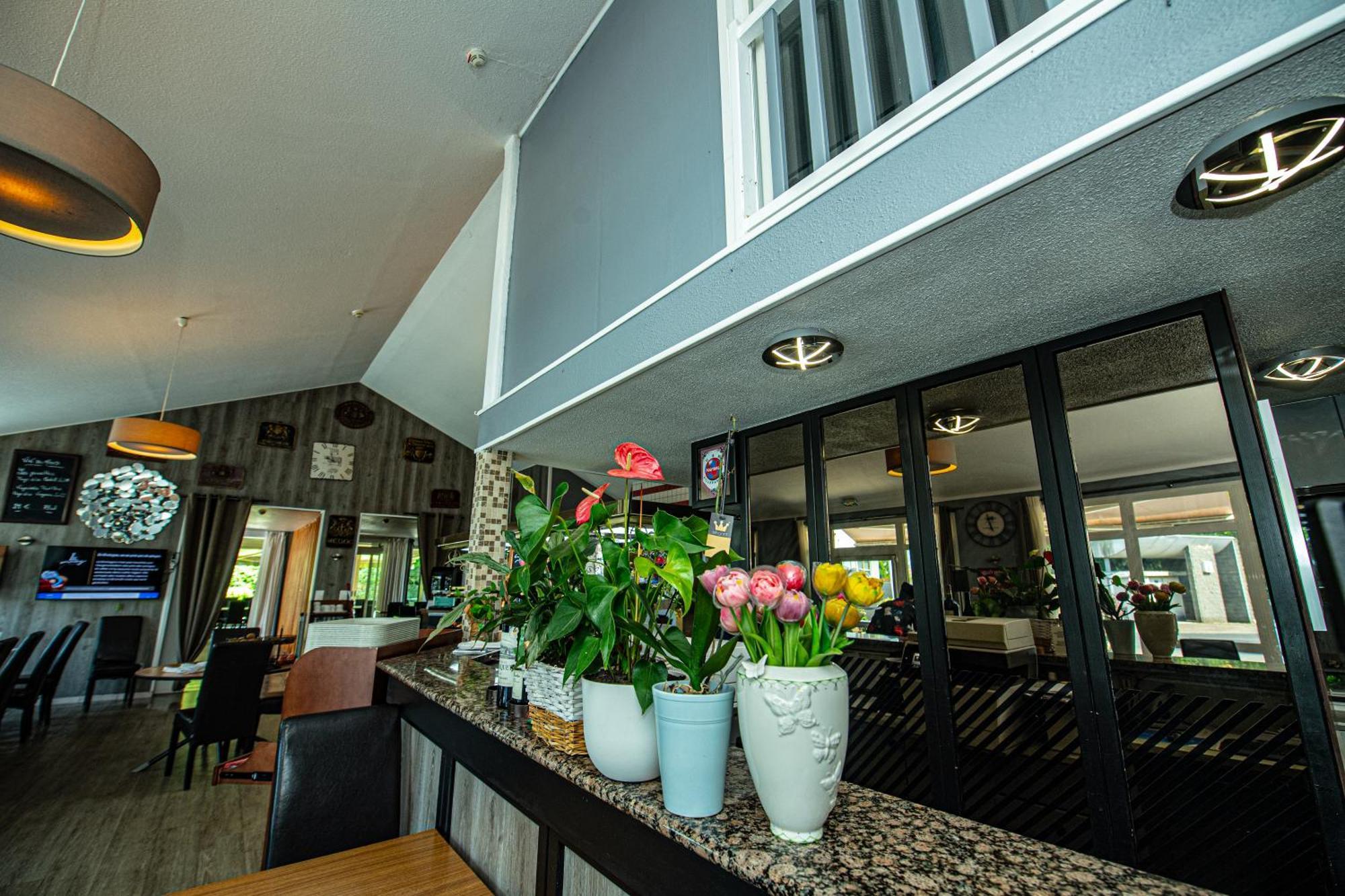 Logis Hotel - Le Relais Du Parisis Villeparisis Exteriör bild